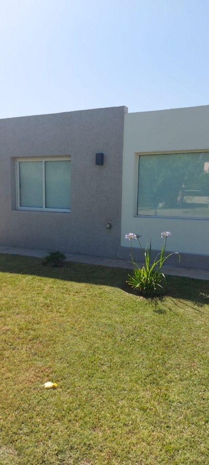 CASA EN VENTA BARRIO PRIVADO