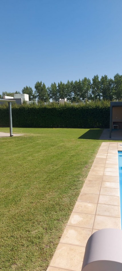 CASA EN VENTA BARRIO PRIVADO