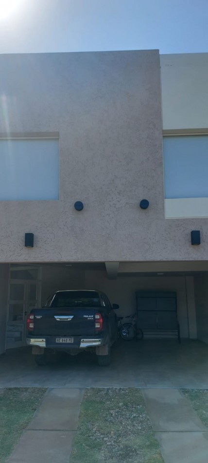 CASA EN VENTA BARRIO PRIVADO
