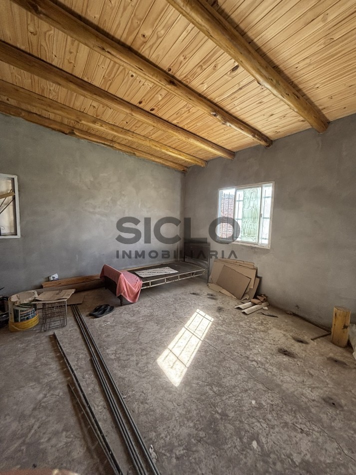 CASA EN CONSTRUCCION CON GRAN POTENCIAL - TERRENO ESQUINA