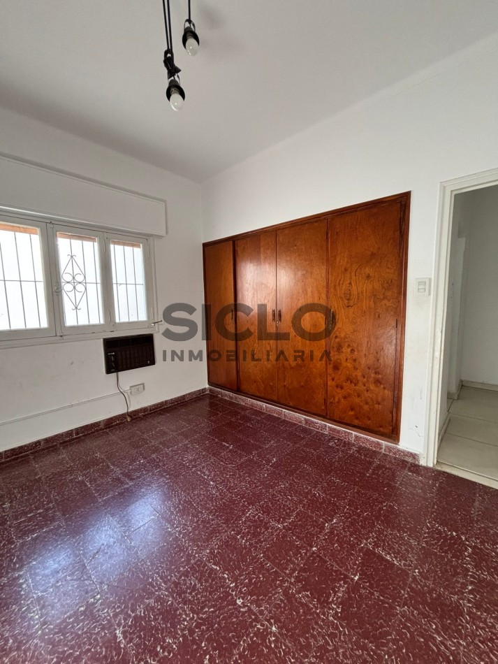 • CASA 3 DORM. C/ PILETA SOBRE AV. COLON — CENTRO SAN RAFAEL 