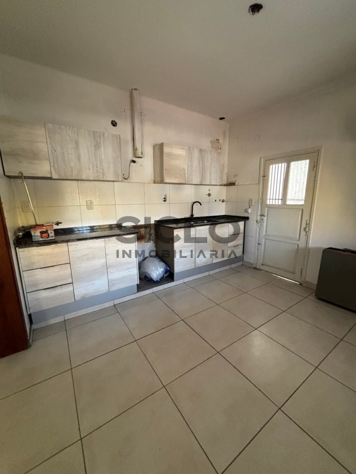 • CASA 3 DORM. C/ PILETA SOBRE AV. COLON — CENTRO SAN RAFAEL 