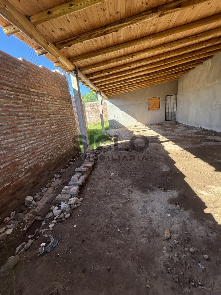 CASA EN CONSTRUCCION CON GRAN POTENCIAL - TERRENO ESQUINA