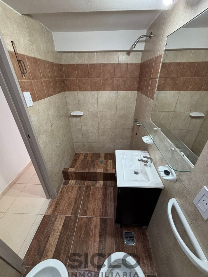  CASA RENOVADA EN VENTA | CUATRO DORMITORIOS Y UBICACION CENTRICA EN SAN RAFAEL MZA.