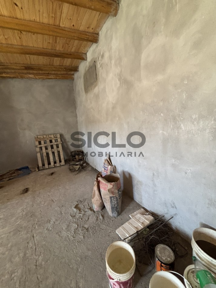 CASA EN CONSTRUCCION CON GRAN POTENCIAL - TERRENO ESQUINA