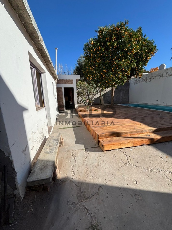 • CASA 3 DORM. C/ PILETA SOBRE AV. COLON — CENTRO SAN RAFAEL 