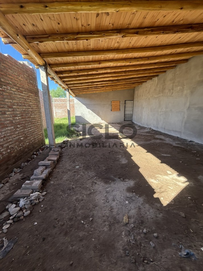 CASA EN CONSTRUCCION CON GRAN POTENCIAL - TERRENO ESQUINA
