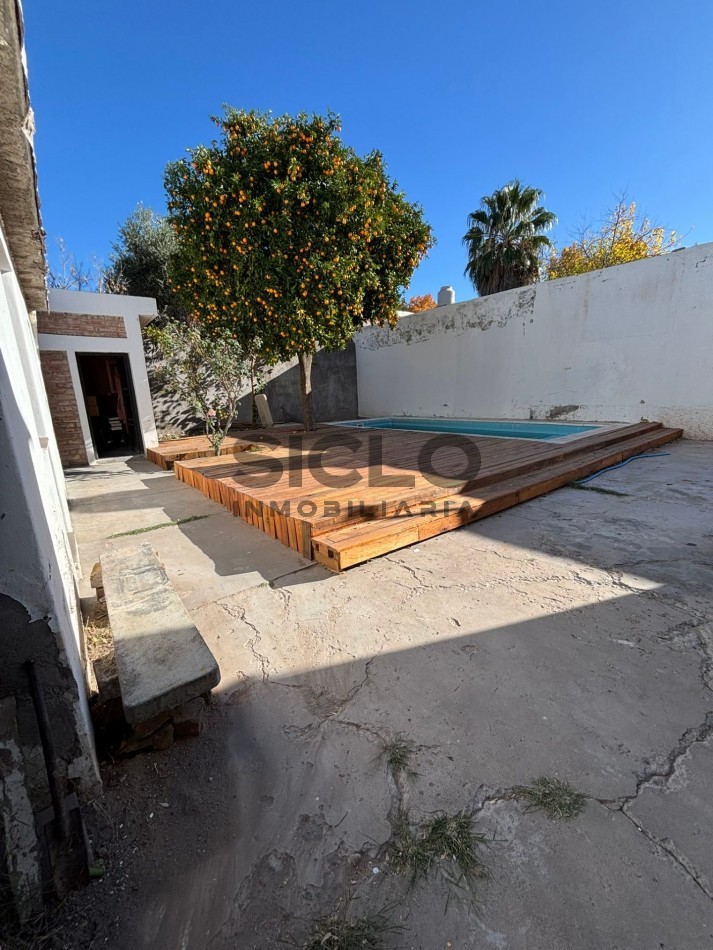 • CASA 3 DORM. C/ PILETA SOBRE AV. COLON — CENTRO SAN RAFAEL 