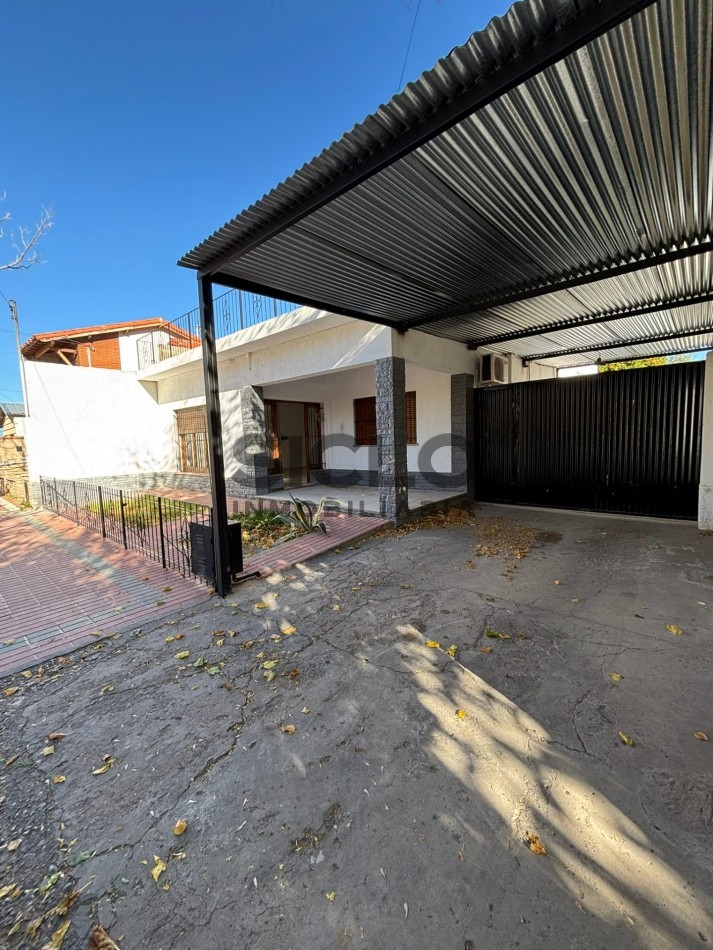 • CASA 3 DORM. C/ PILETA SOBRE AV. COLON — CENTRO SAN RAFAEL 