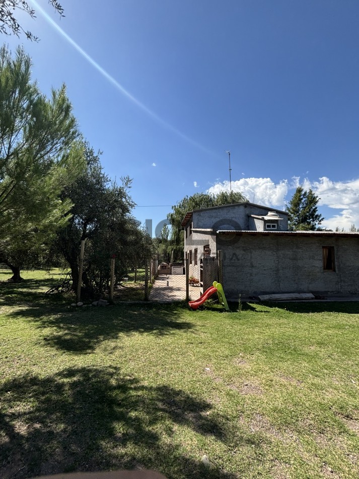 EXCELENTE PROPIEDAD EN RAMA CAIDA CON DOS CASAS 