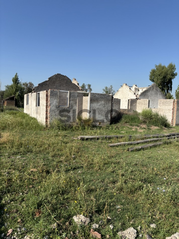 EXCELENTE PROPIEDAD EN RAMA CAIDA CON DOS CASAS 
