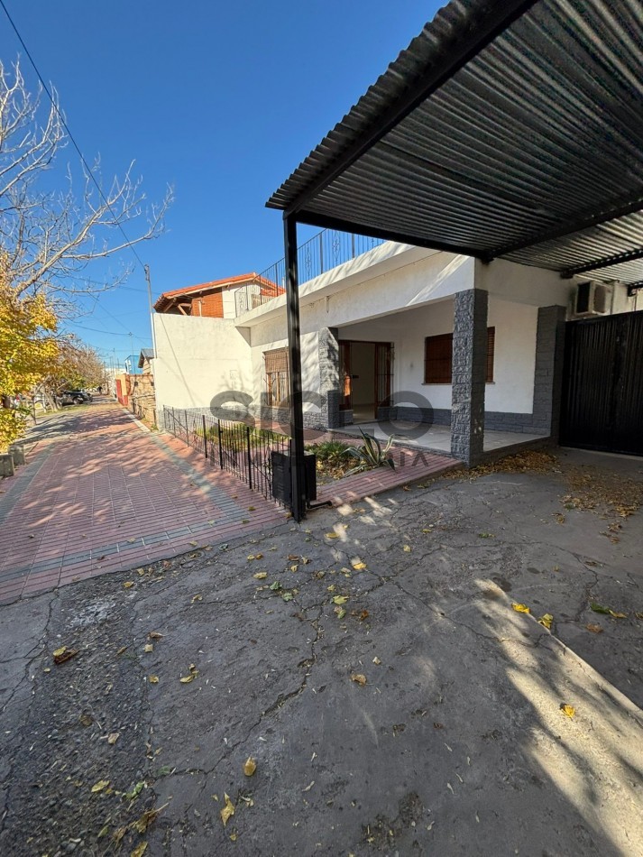 • CASA 3 DORM. C/ PILETA SOBRE AV. COLON — CENTRO SAN RAFAEL 