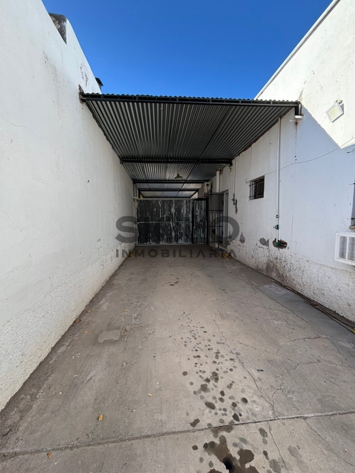 • CASA 3 DORM. C/ PILETA SOBRE AV. COLON — CENTRO SAN RAFAEL 