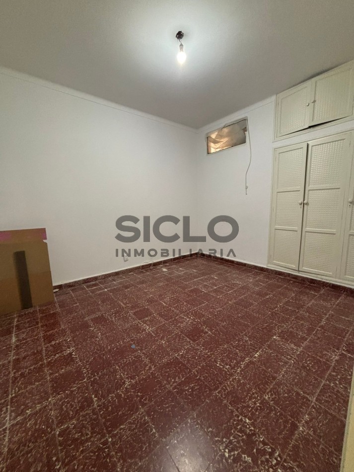 • CASA 3 DORM. C/ PILETA SOBRE AV. COLON — CENTRO SAN RAFAEL 