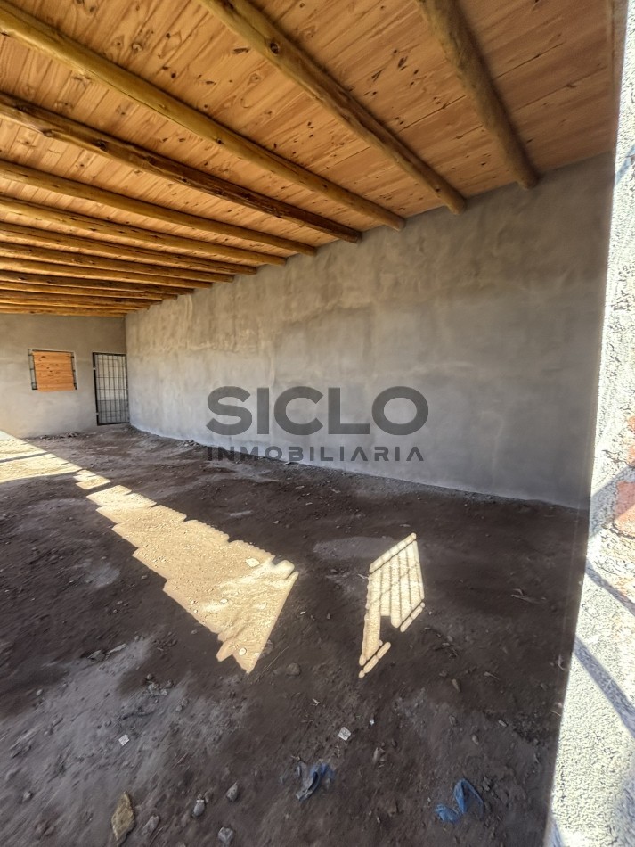 CASA EN CONSTRUCCION CON GRAN POTENCIAL - TERRENO ESQUINA