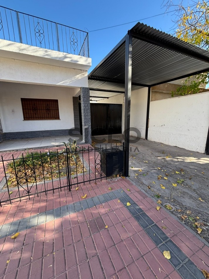 • CASA 3 DORM. C/ PILETA SOBRE AV. COLON — CENTRO SAN RAFAEL 