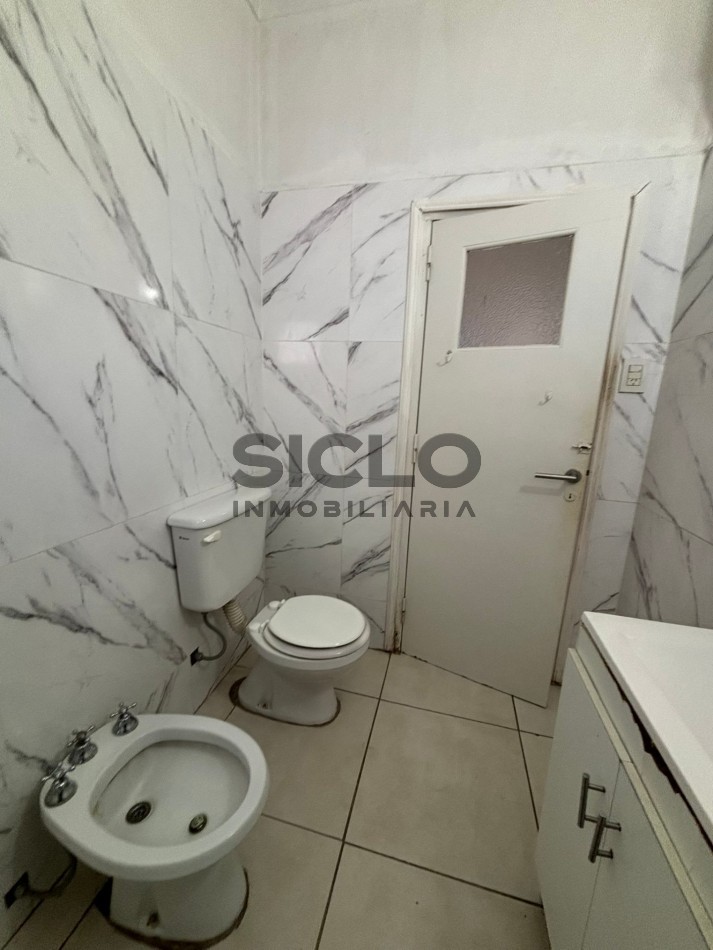 • CASA 3 DORM. C/ PILETA SOBRE AV. COLON — CENTRO SAN RAFAEL 