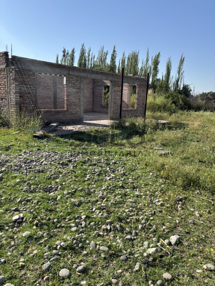 EXCELENTE PROPIEDAD EN RAMA CAIDA CON DOS CASAS 