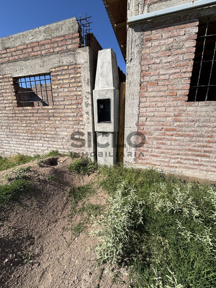 CASA EN CONSTRUCCION CON GRAN POTENCIAL - TERRENO ESQUINA