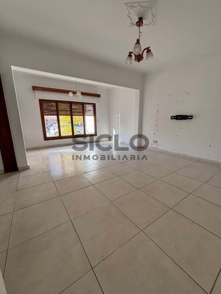 • CASA 3 DORM. C/ PILETA SOBRE AV. COLON — CENTRO SAN RAFAEL 