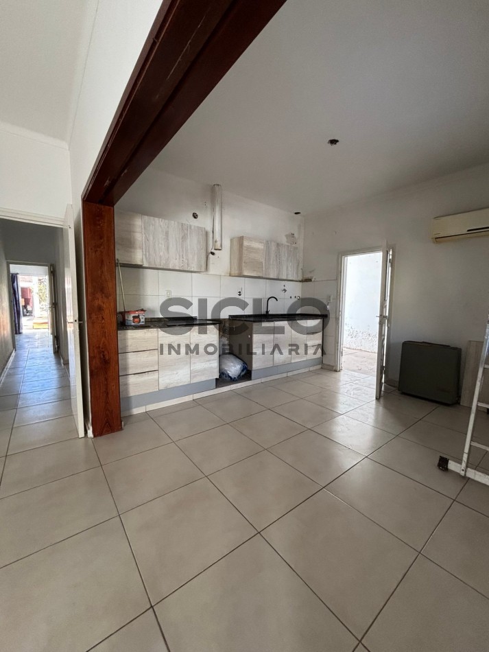 • CASA 3 DORM. C/ PILETA SOBRE AV. COLON — CENTRO SAN RAFAEL 