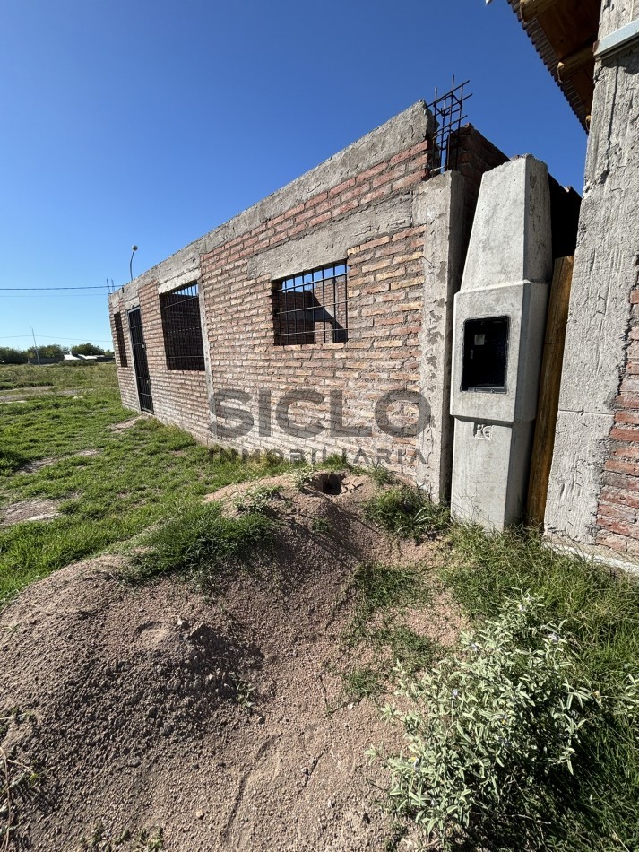 CASA EN CONSTRUCCION CON GRAN POTENCIAL - TERRENO ESQUINA