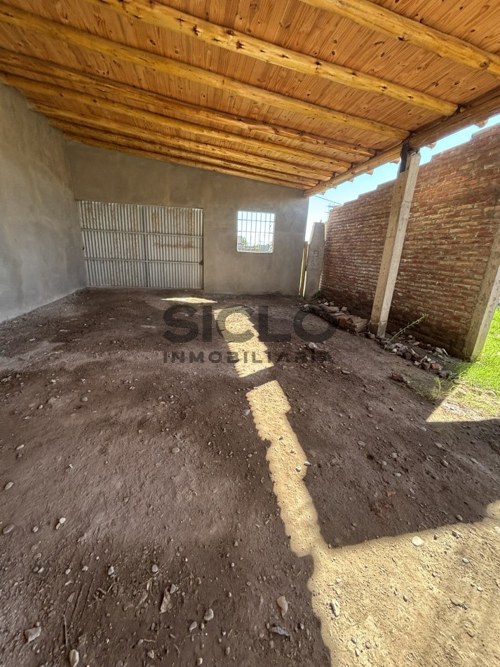 CASA EN CONSTRUCCION CON GRAN POTENCIAL - TERRENO ESQUINA