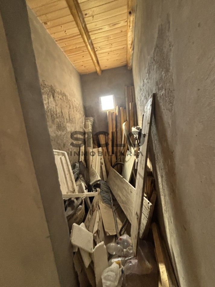CASA EN CONSTRUCCION CON GRAN POTENCIAL - TERRENO ESQUINA