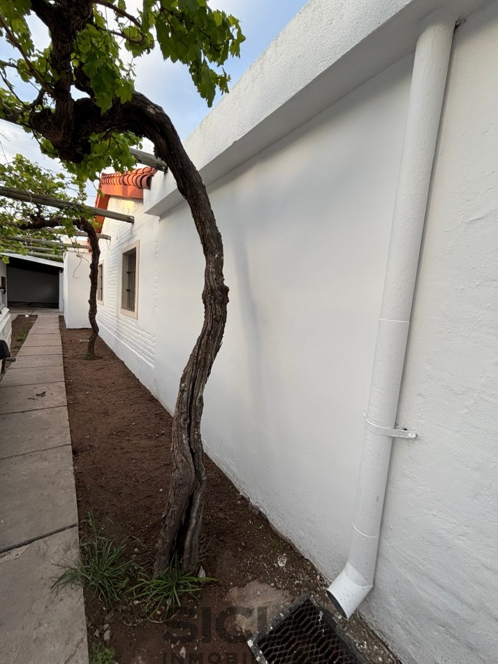  CASA RENOVADA EN VENTA | CUATRO DORMITORIOS Y UBICACION CENTRICA EN SAN RAFAEL MZA.