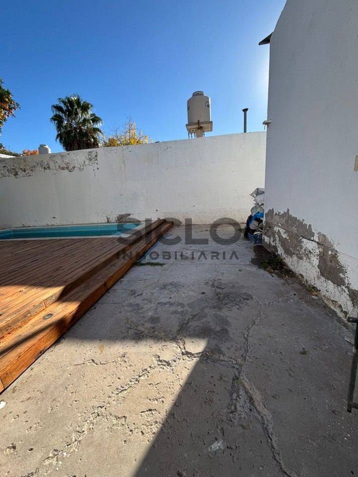 • CASA 3 DORM. C/ PILETA SOBRE AV. COLON — CENTRO SAN RAFAEL 