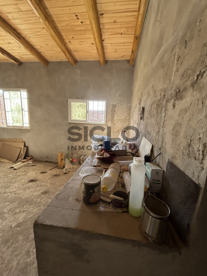 CASA EN CONSTRUCCION CON GRAN POTENCIAL - TERRENO ESQUINA