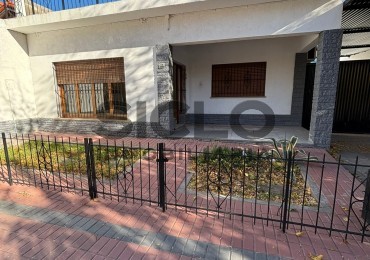 • CASA 3 DORM. C/ PILETA SOBRE AV. COLON — CENTRO SAN RAFAEL 