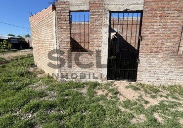 CASA EN CONSTRUCCION CON GRAN POTENCIAL - TERRENO ESQUINA